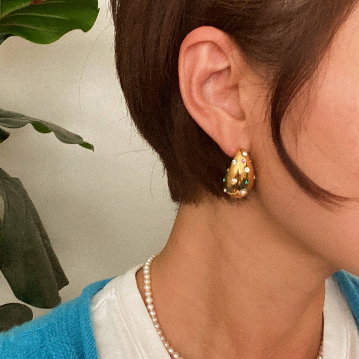 So Chic Jeweled Teardrop Earrings: Pearls