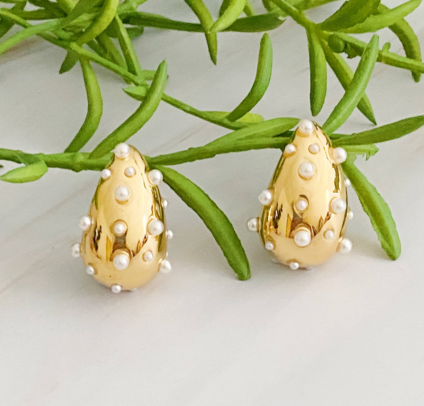 So Chic Jeweled Teardrop Earrings: Pearls